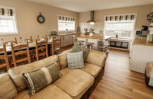 Great Clifton Cabaña | White Gables