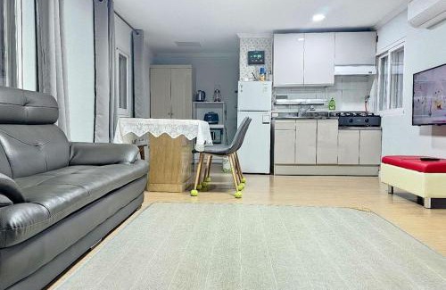 Chuncheon Casa | White House in Forest