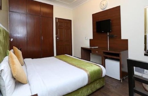 DLF City Hotel | WHITE HOUSE INN