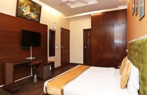 DLF City Hotel | WHITE HOUSE INN