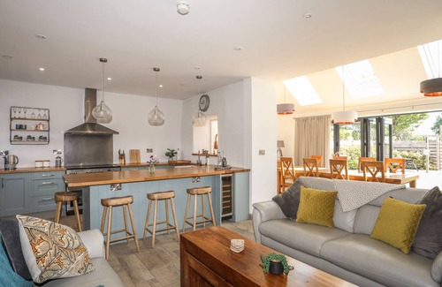 Newborough Cabaña | WHITE LODGE COTTAGE, pet friendly in Niwbwrch (Newborough)