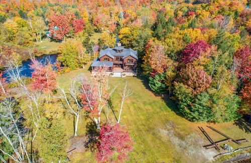 Rumney Casa | White Mountains - Magnificent & Private Lakefront Lodge
