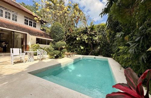 Sunset Road Villa | White Orchid Villa, Kuta 5m to Legian