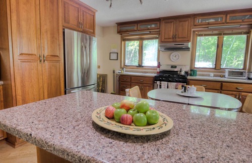 Cass Lake Casa | Encantadora casa del lago en la península de 40 acres, playa de arena, vista al lago y todas las comodidades