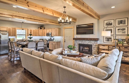 Flippin Casa | White River House for fishing w/ Private River Access and Boat Launch!