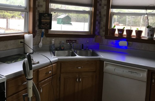 Lakeview Cabina | WHITE RIVER LODGE Sleeps 12 3 bed/2 bath Wifi Barbq Solar Dock/Ramp fenced yard