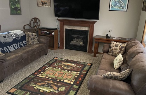 Lakeview Cabina | WHITE RIVER LODGE Sleeps 12 3 bed/2 bath Wifi Barbq Solar Dock/Ramp fenced yard