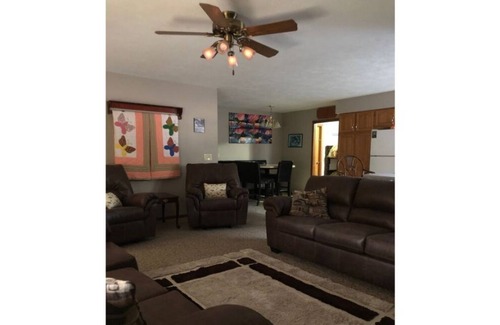 Lakeview Cabina | WHITE RIVER LODGE Sleeps 12 3 bed/2 bath Wifi Barbq Solar Dock/Ramp fenced yard