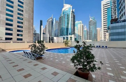 Dubai Marina Apartamento | White Sage Renovated Studio Nxt to Metro