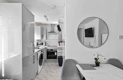 Whittington Apartamento | Tonos de blanco en Mill Hill