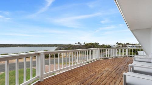 Lake Wangary Casa | White Springs, Our Peaceful Holiday House In Coffin Bay