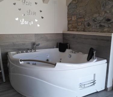 Lezzeno Apartamento | White suite - Jacuzzi, Swimming pool & Lake view