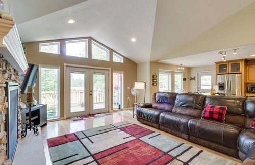 Bigfork Casa | White Swan Lake Home Near Hiking & Snowmobiling!