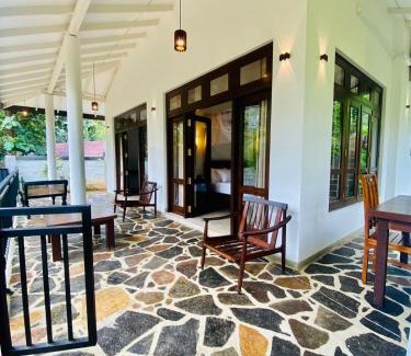 Tangalle Villa | White Villa Goyambokka