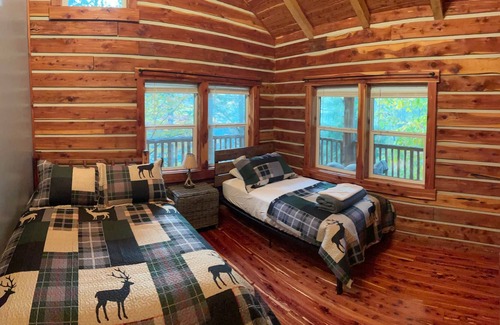 Rome Cabina | Whitetail Lodge, Twin Lakes Country Cabins