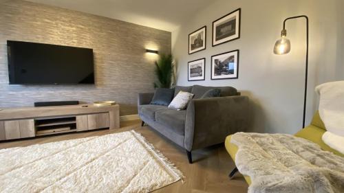 Rocester Casa | Whittaker Mews near Alton Towers JCB