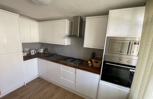 Cray Valley East Casa | Whole House Cottage with huge Garden