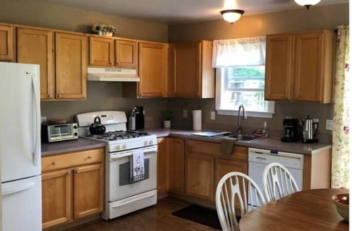 Schroon Lake Casa | Whole house in Schroon Lake: Walk to lake and town!