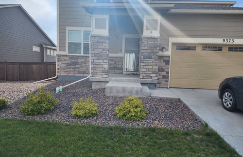 Commerce City Casa | Whole house with two garage with full kitchen, spacious and nice view on patio.