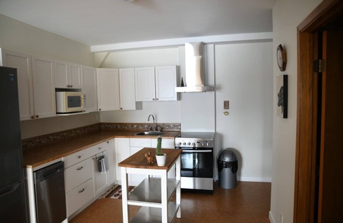 Division No. 7 Casa | Wide Valley Main Suite