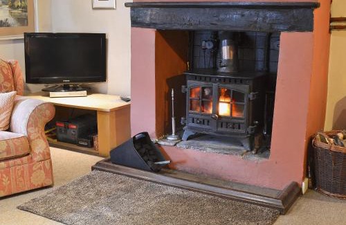 Alston Casa | Widows Cottage