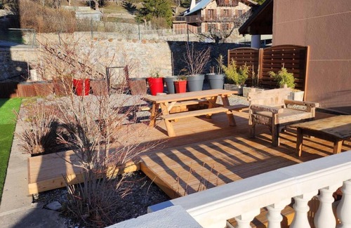 Jausiers Apartamento | Wifi, 1.o piso, vista valle, piscina, sauna, terraza, parking, tv, 93m², Pra Loup