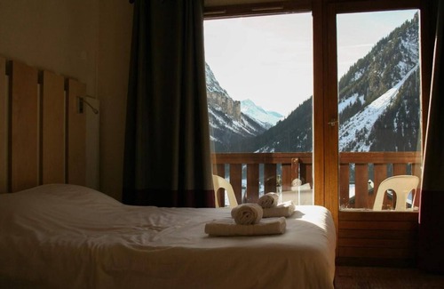 Pralognan-la-Vanoise Hotel | Wifi, ski-in/ski-out & foot of the slopes, tv, 30m², Pralognan-la-Vanoise
