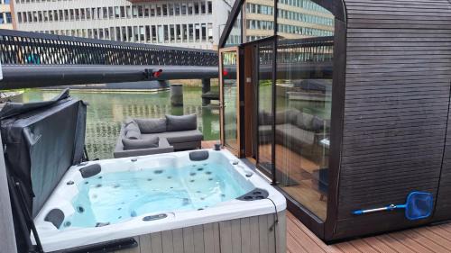 Stadsdriehoek Alquiler De Eote | Wikkelboats at Wijnhaven