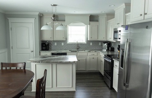 Lake Park Casa | Wild Adventures Escape with King Bed & Resort Style Pool