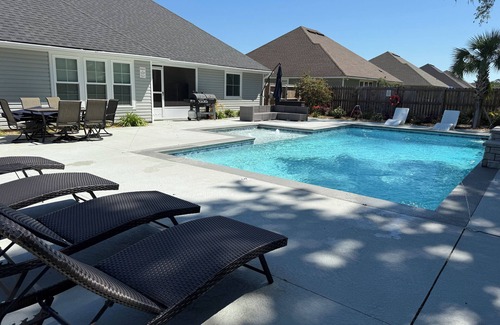 Lake Park Casa | Wild Adventures Escape with King Bed & Resort Style Pool