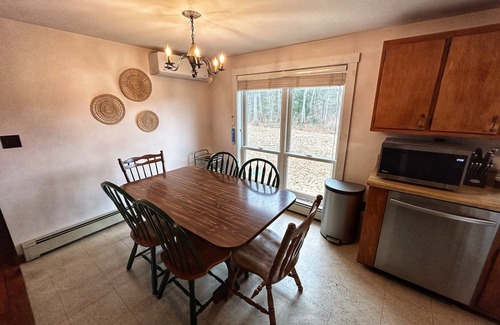 Phillipston Otro | Wild Blueberry Farmhouse: Your Fall Escape!