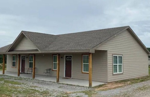 Thackerville Cabaña | WILD CARD SUITE: Unit B. Casino Retreat & Pickleball court