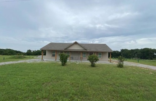 Thackerville Cabaña | WILD CARD SUITE: Unit B. Casino Retreat & Pickleball court