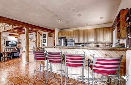 Alto Casa | Wild Horse Lodge: 'Increíble interior y habitación para todos!' Con bañera de hidromasaje