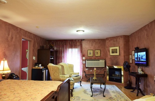 Lakeville Hotel | Wild Rose Inn