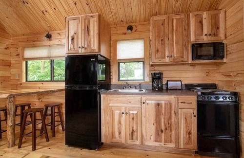 Spotsylvania Cabina | Wilderness Presidential Resort 2 Bedroom 2 Bathroom 1200 sq ft Log Cabin