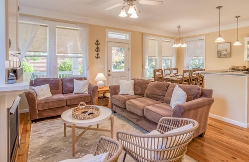 Lincoln Beach Casa | Wildflower Cottage