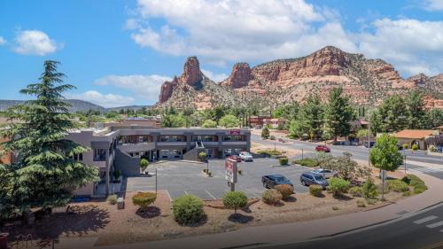 Oak Creek Hotel | Wildflower Inn at Bell Rock