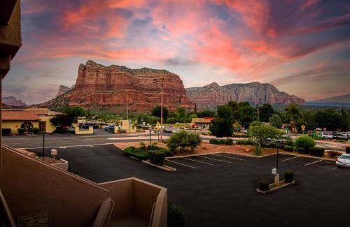 Oak Creek Hotel | Wildflower Inn at Bell Rock