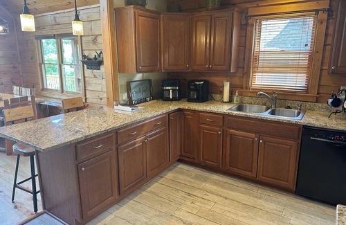 Wolf Laurel Cabina | Wildlife Ridge-Views, Gameroom, Hot Tub 4300' Elev