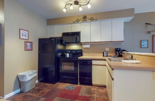Breckenridge Casa | Wildwood Lodge Downtown Condos with Hot Tub