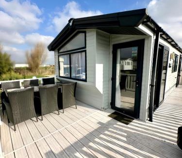 Camber Complejo | Willerby Castleton,Camber Sands- sleeps 6 Entertainment passes not included