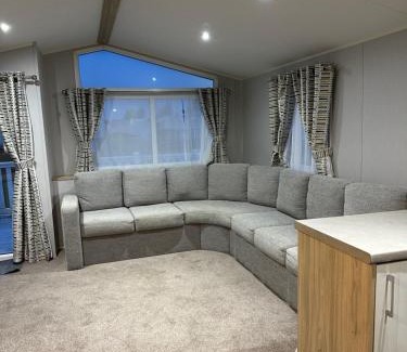 Camber Complejo | Willerby Castleton,Camber Sands- sleeps 6 Entertainment passes not included
