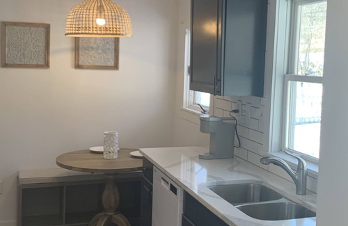 Williams Bay Cabaña | Williams Bay cottage, <1 mile to beach