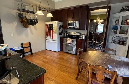 Reno Casa | Williams House - 6-Bedroom Victorian Retreat & River Trailhead