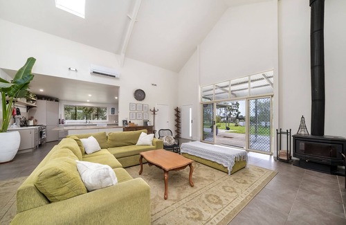Fullerton Cove Casa | Willow Barn on 9 acres - Huge Swim Spa - Country Escape - EV Charging avail