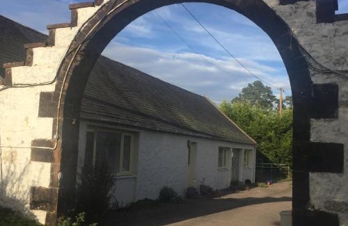 Thornhill Casa | Willow Cottage, Gilchristland Organic Farm