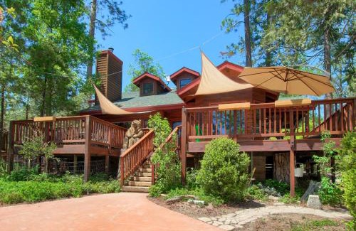 Bass Lake Casa | Willow Cove Lodge- 5 bedrooms with a hot tub!