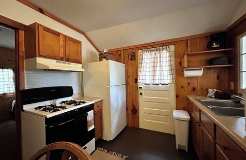 Hazelhurst Cabina | Willow Haven ~ Quaint 3 Bedroom in Hazelhurst, Wisconsin