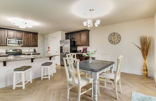 Brent Casa | Willow's Retreat: Modern Comforts Meet Outdoor Bliss in This Spacious Pensacola Haven